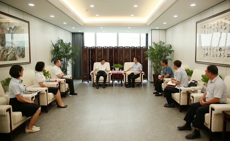 8月23日 公司黨委書記董事長(zhǎng)姚衛(wèi)東會(huì)見澄城縣趙莊鎮(zhèn)黨委書記路陳軍一行.jpg